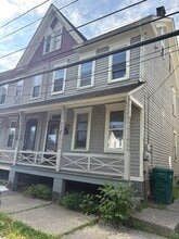 Building Photo - 915 Sarah St