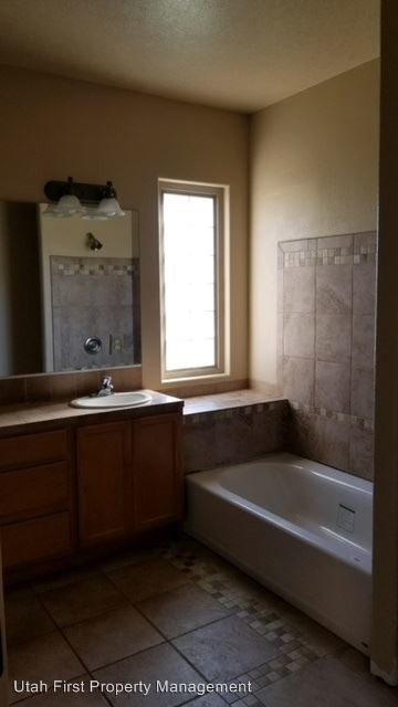 Building Photo - 1330 N 1570 W