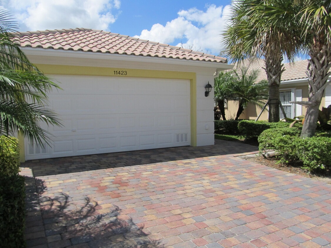 Primary Photo - 11423 SW Pembroke Dr