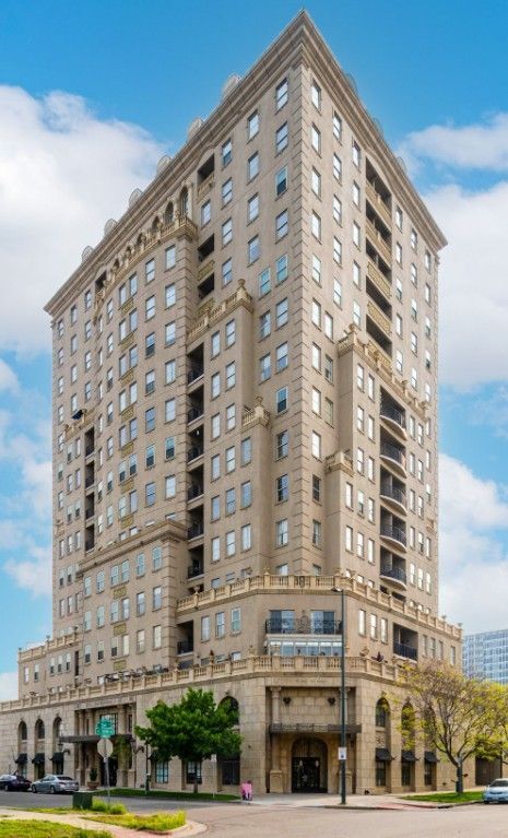 Building Photo - 475 W 12th Ave