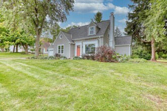 Building Photo - 645 Hi View Ct