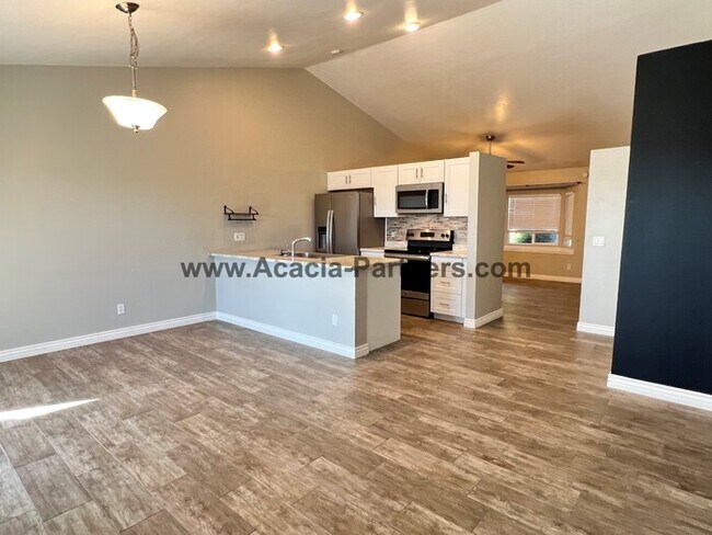 Foto del edificio - Remodeled Townhome