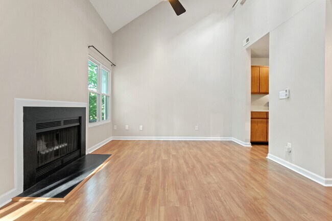 Foto del edificio - 6001 Winterpointe Ln