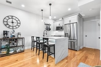 Foto del edificio - 176 W 7th St