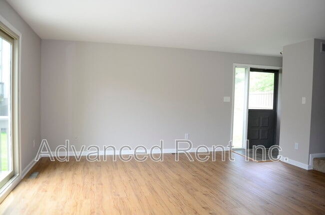 Building Photo - 24 Dendron Ct