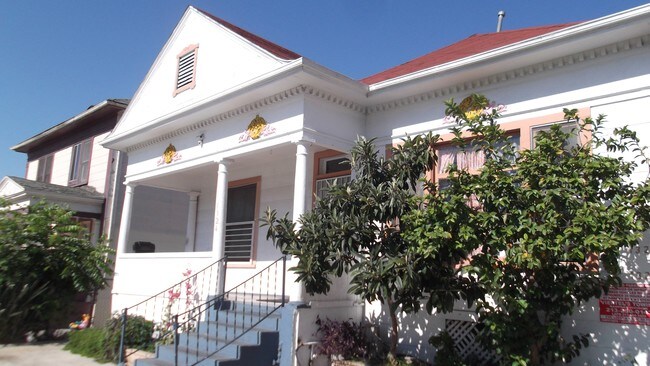 Building Photo - 1324 Magnolia Ave