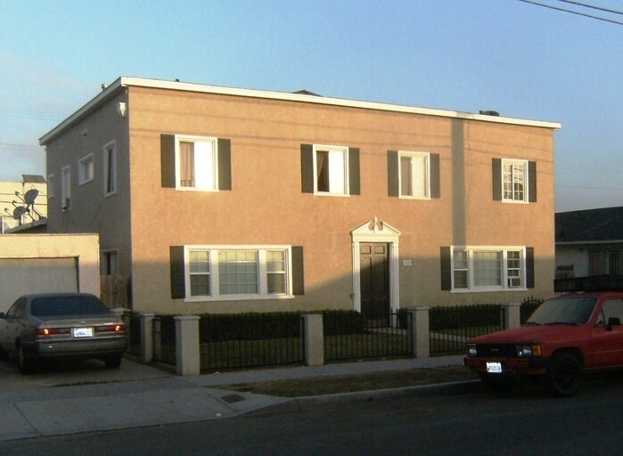Primary Photo - 1323 Walnut Ave