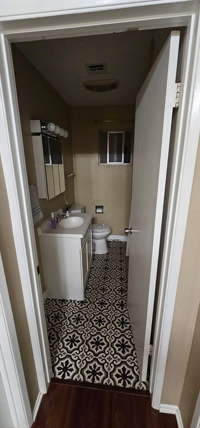 Foto del edificio - 8759 Shoshone Ave