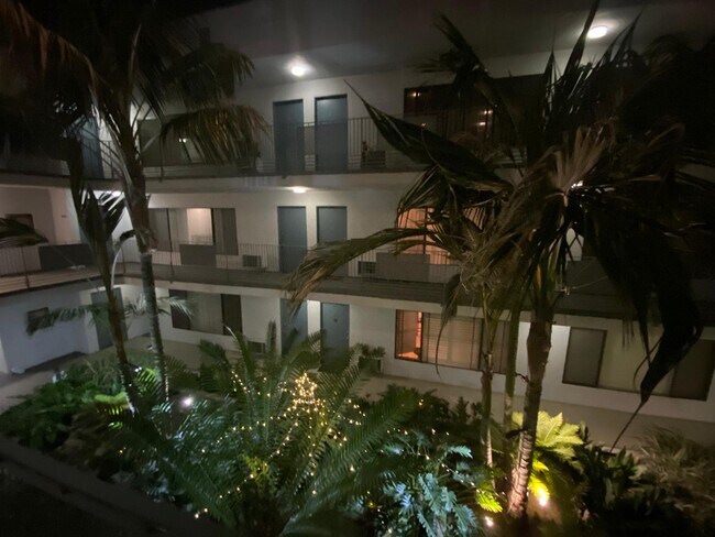 Foto del edificio - 1930 N Vermont Ave