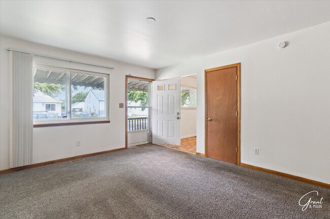 Foto del edificio - 3 bedroom ranch $1250 - Lease Special