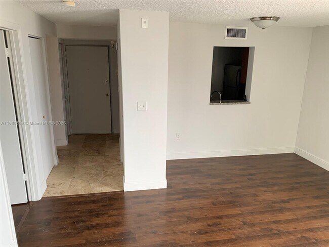 Foto del edificio - 1740 NW North River Dr