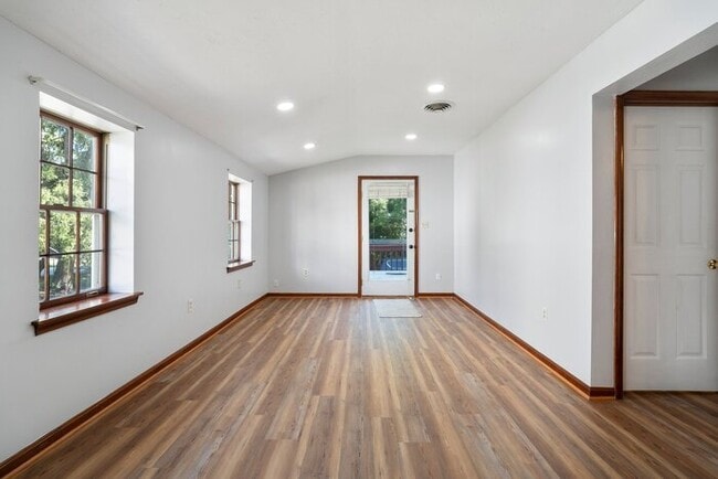 Building Photo - 149 Lumber St
