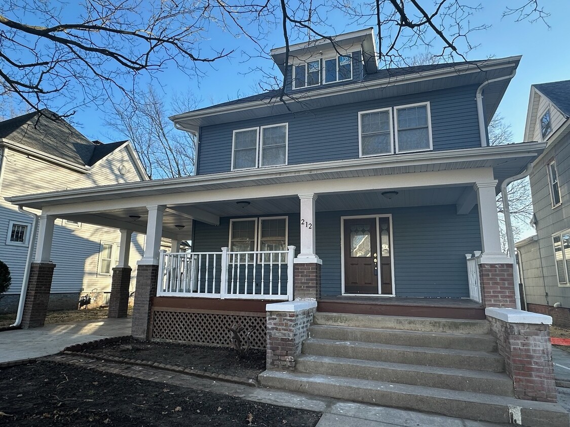 Primary Photo - 212 E Jefferson St