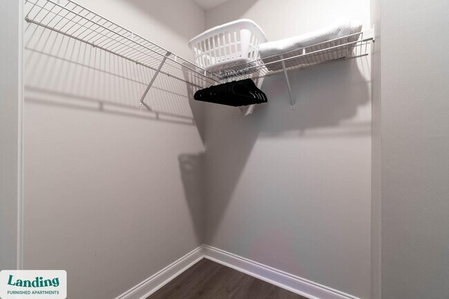 Foto del edificio - 3000 Renaissance Park Pl