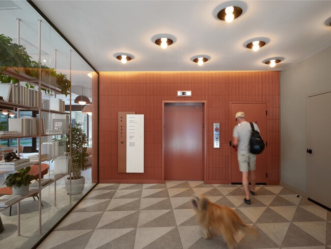 Building Photo - Mellem Ville-Marie