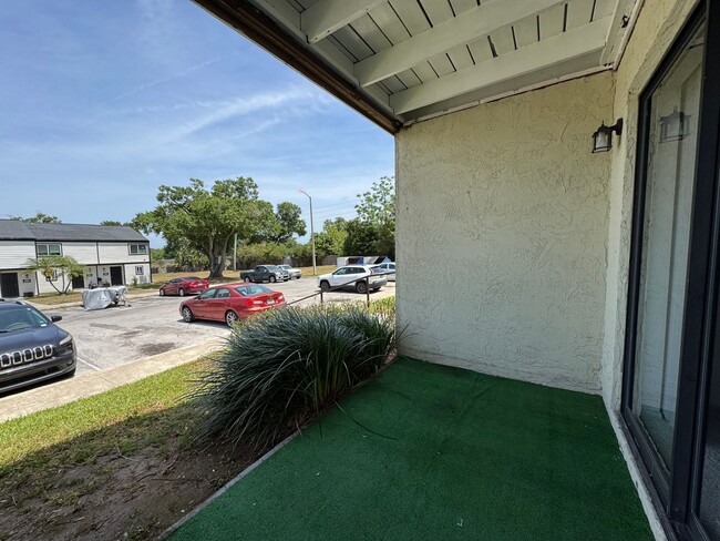 Building Photo - FIRST FLOOR 1 Bedroom 1 Bath Condo in Alta...