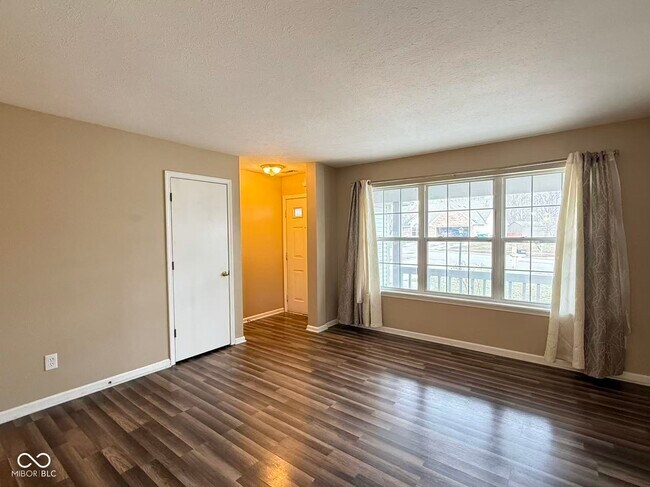 Building Photo - 7006 Long Run Dr