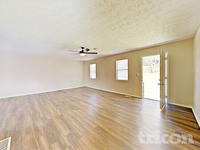 Foto del edificio - 3638 Mansfield Ln