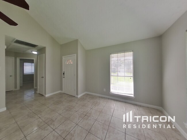 Foto del edificio - 8711 Croteau Dr