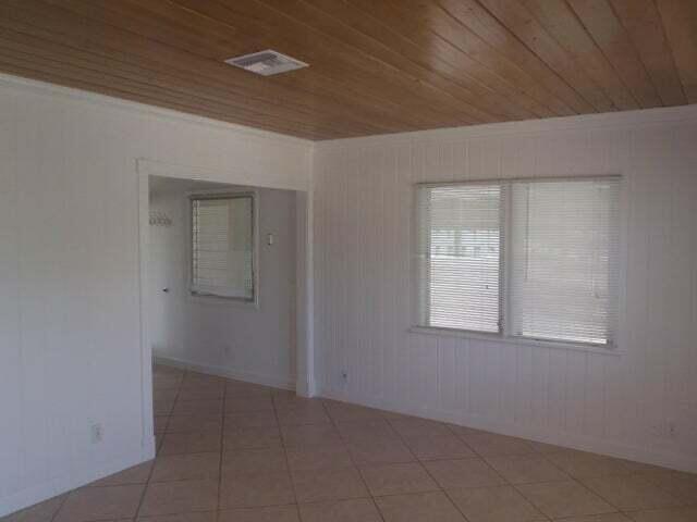 Building Photo - 318 W Ocean Ave