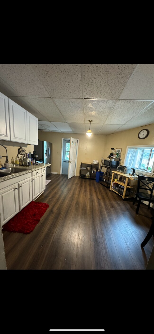 Building Photo - 420 Medford St