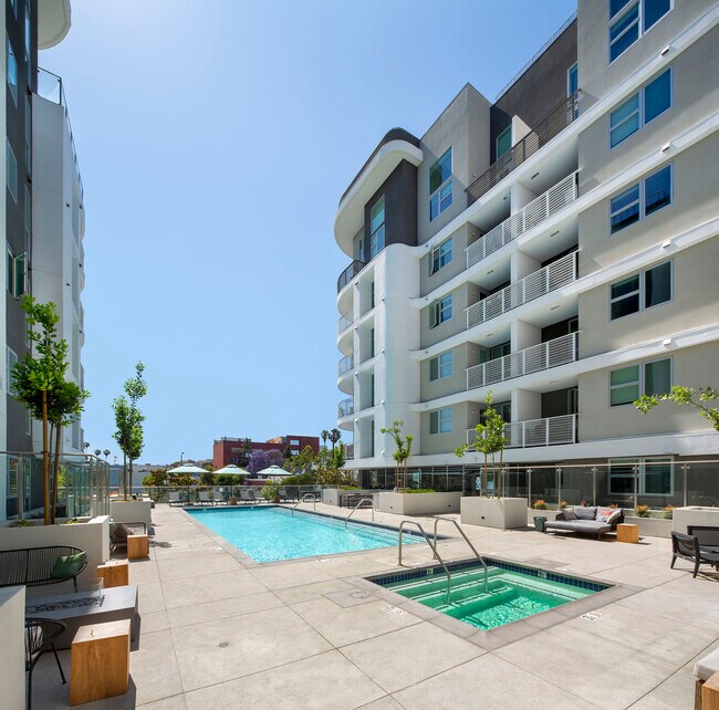 Building Photo - Nova Apartments on Wilshire