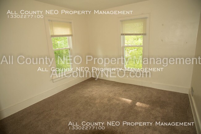 Building Photo - 739 Sumner St. 4 bed, 1 bath