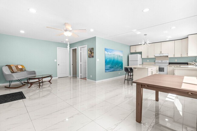 Foto del edificio - Upgraded 5 bedroom, 3 bath home