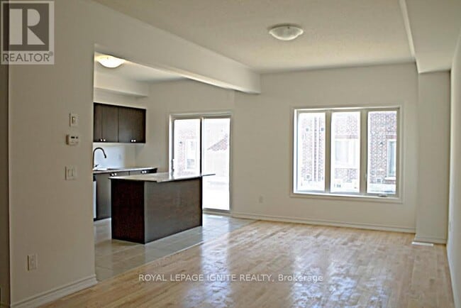 Building Photo - 35 MacKenzie St