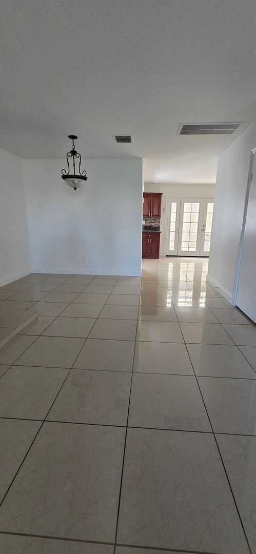 Building Photo - Centrally Located Redlands Townhome