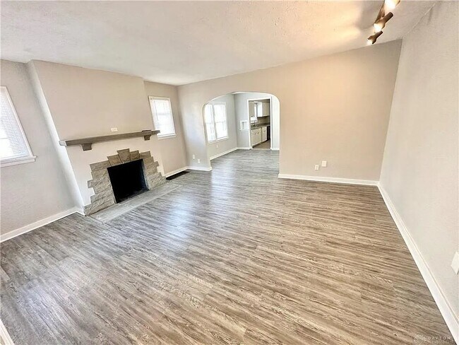 Foto del edificio - 2244 Emerson Ave