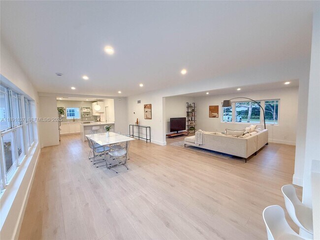 Building Photo - 1300 NE 102nd St