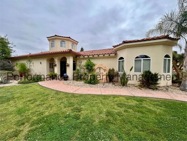 Building Photo - Gorgeous 2 Bed/2.5 Bath + Office w/ Lake V...