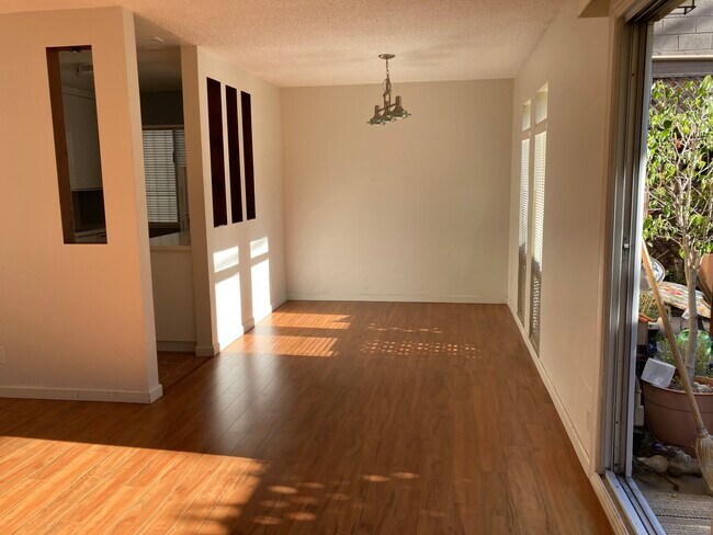 Nice space for dinning room very spacious - 407 Orange St