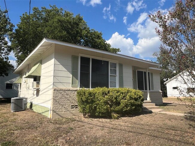 Foto del edificio - 606 W 11th St