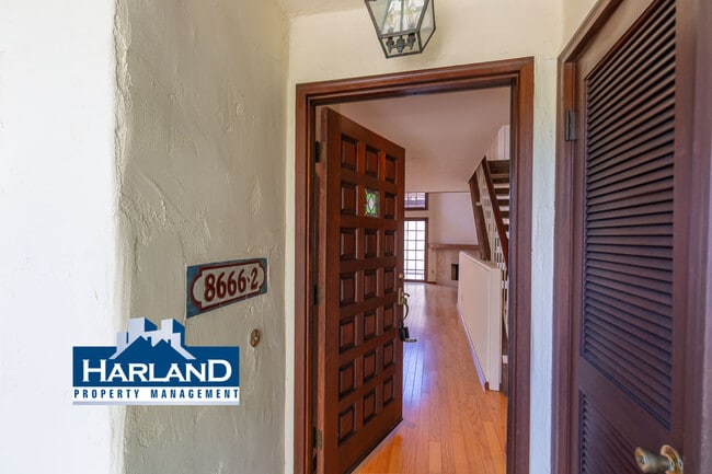 Building Photo - 8666 Villa La Jolla Dr