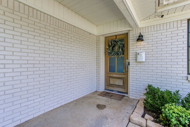 Building Photo - Charming Ranch Style Home