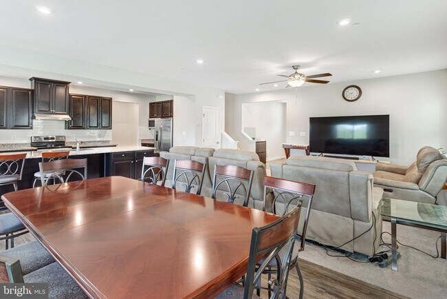 Foto del edificio - 11241 Wheeler Ridge Dr