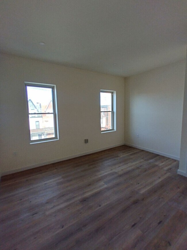 Building Photo - 1518 W Lehigh Ave (LO)