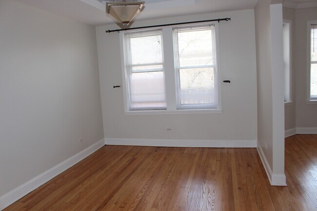 Building Photo - 7078 N Wolcott Ave