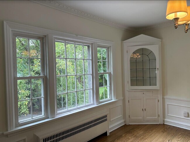 Foto del edificio - 2227 E Woodstock Pl