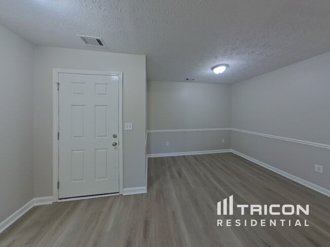 Foto del edificio - 2252 Red Rose Ln