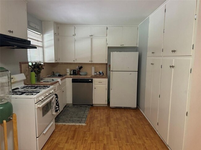 Foto del edificio - 4704 Red River St