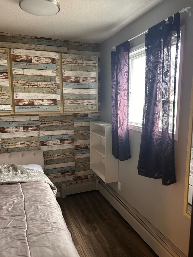 Building Photo - 317 Cree Crescent