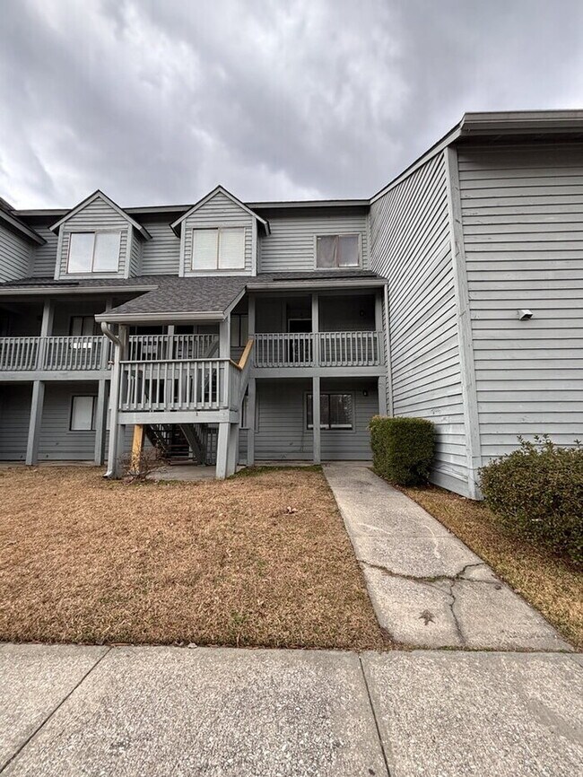Foto del edificio - 8483 Yadkin Cir