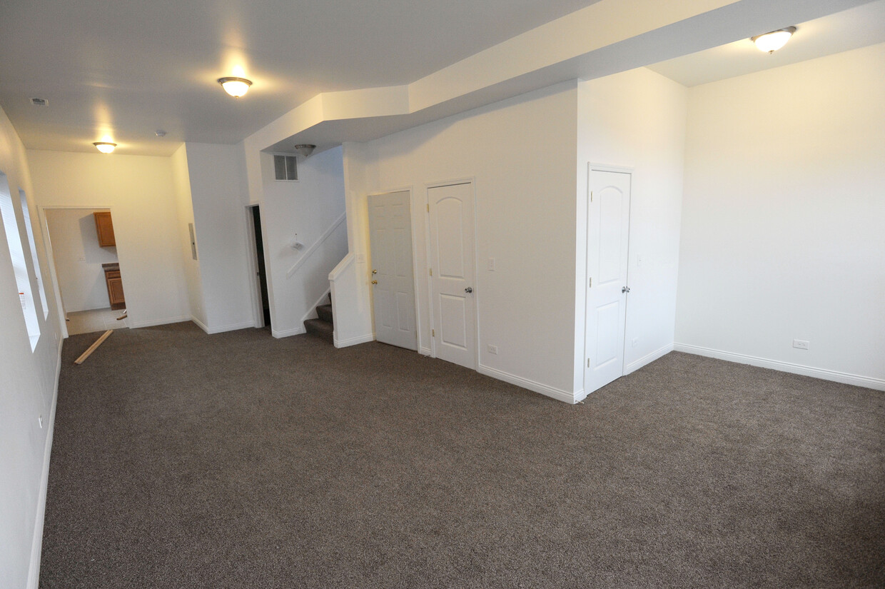 Living/Dining Room - 715 W 47th Pl