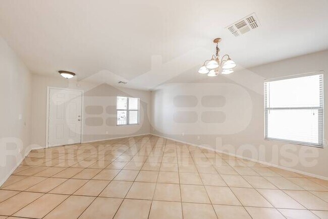 Building Photo - 4 Bedroom Phoenix Home
