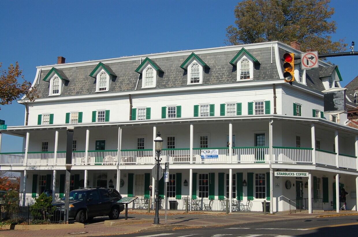 Primary Photo - 10 N Main St