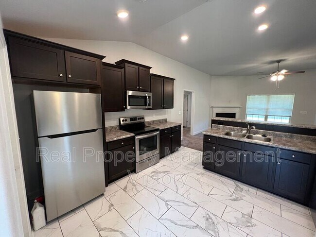 Building Photo - 1010 Brookhaven Dr