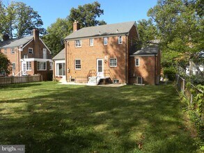 Building Photo - 716 N Overlook Dr